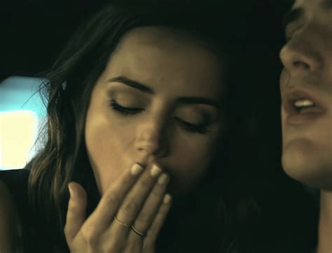 ana de armas licking hand scene